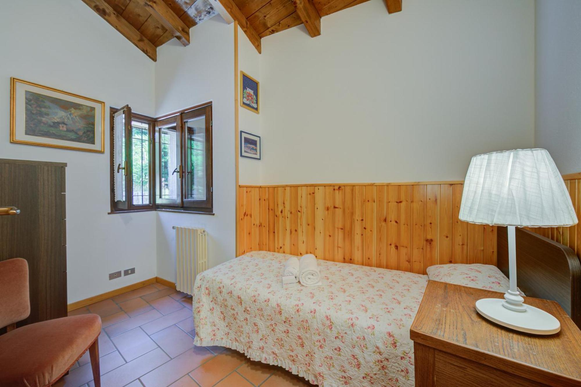 Villa Il Castagno Few Min From Beach - Happy Rentals Castelveccana Dış mekan fotoğraf
