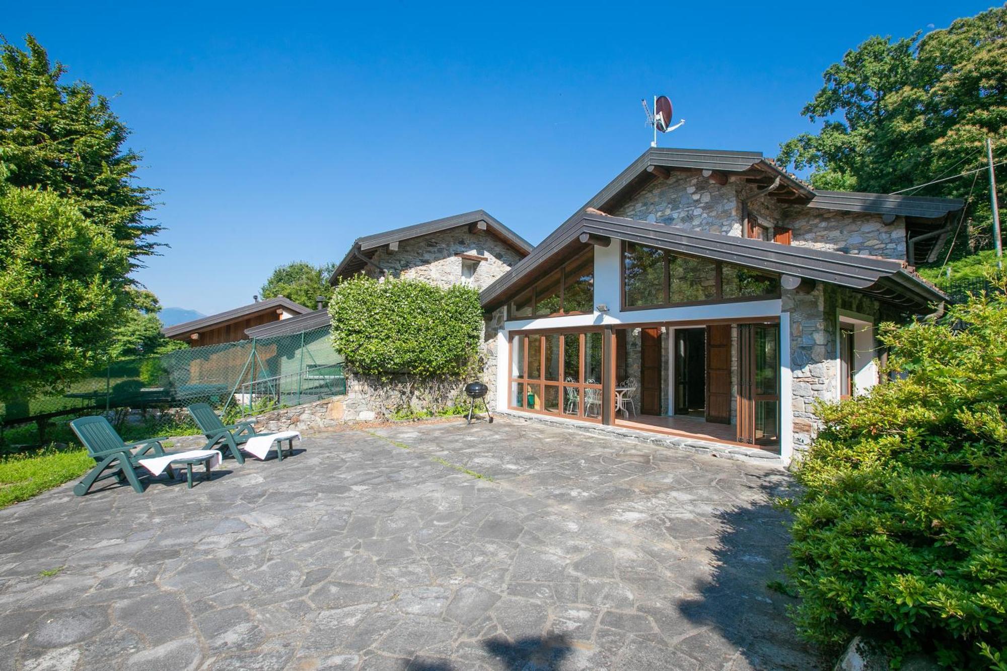 Villa Il Castagno Few Min From Beach - Happy Rentals Castelveccana Dış mekan fotoğraf